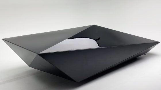 شاهد- “لو ريس كار”.. سيارة كهربائية جديدة صممتها شركة لصناعة الأحذية