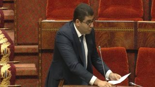 “النواب” يمرر قانون مجلس الصحافة بالأغلبية وبنسعيد يشكر لممثلي الأمة نقاشهم الجاد