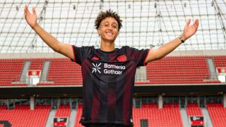 بنصغير يعيش وضعا صعبا داخل فريقه الجديد قبل “الكان”