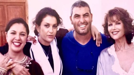 المخرج عهد بنسودة يستحضر ذكريات جمعته بالنجمة الإيطالية الراحلة كلوديا كاريدينالي -صور