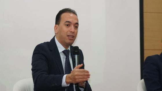 السعدي ينتقد “ازدواجية البيجيدي” ويدعو الأزمي إلى احترام ذكاء المغاربة