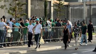 أعداد كبيرة من جماهير الرجاء تدخل “دونور” في ظروف تنظيمية جيدة- صور