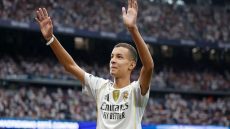 ريال مدريد يخصص استقبالا كبيرا لشاب مغربي نجا من زلزال الحوز -فيديو