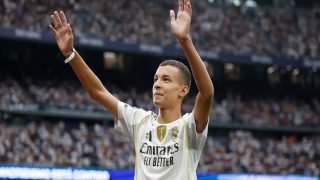 ريال مدريد يخصص استقبالا كبيرا لشاب مغربي نجا من زلزال الحوز -فيديو