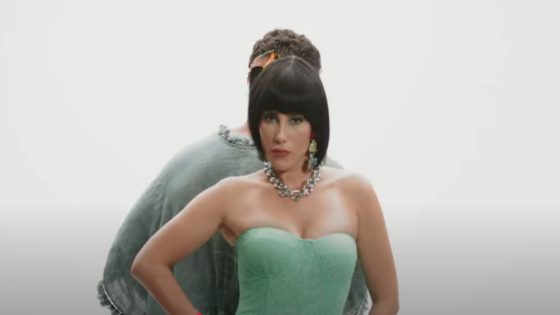 طاهرة تتغزل بـ”حرش لعيون” في جديدها الغنائي