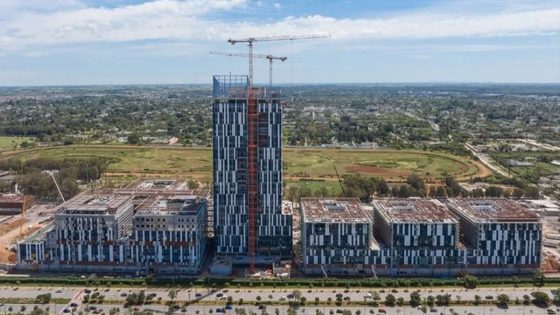 الحكومة تخصص 140 مليار درهم لتعزيز قطاعي الصحة والتعليم