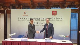 لارام وChina Eastern Airlines توقعان على اتفاق شراكة إستراتيجية لربط الصين بالقارة الإفريقية