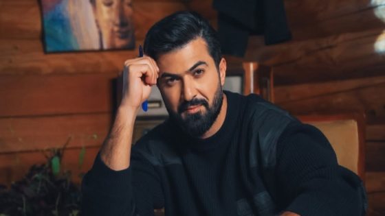 لحظة نجاة الفنان سيف نبيل من حريق على المسرح -فيديو