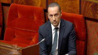 التهراوي ينفي اتهامات تضارب المصالح: “لي عندو الدليل يجيبو لنا”