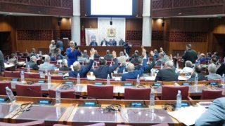 لجنة الداخلية تصادق بالأغلبية على تعديلات واسعة تهم الأحزاب واللوائح الانتخابية