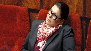 المنصوري تواجه اتهامات بالتقصير في التفاعل مع أسئلة النواب البرلمانيين