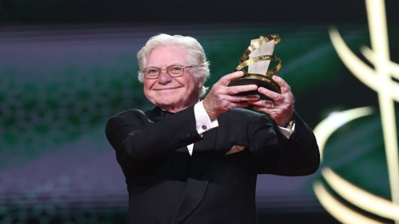 مهرجان الفيلم بمراكش.. المصري حسين فهمي يعبر عن شكره الجزيل للملك