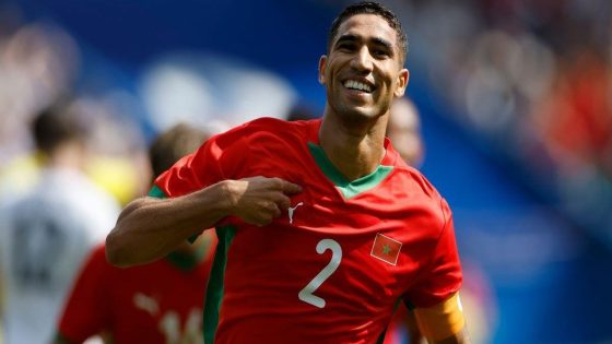 حكيمي يُتوج بجائزة الكرة الذهبية الإفريقية