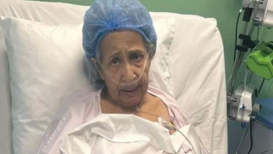 نقل عائشة ماهماه للمستشفى -صورة