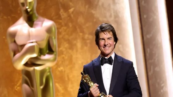 توم كروز يتسلم أول جائزة أوسكار في مسيرته الفنية الطويلة