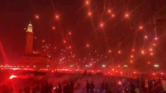 “الوينرز” يضيء كورنيش عين الذئاب بالأحمر في ذكرى تأسيسه