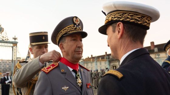 باريس.. توشيح المفتش العام للقوات المسلحة الملكية بوسام ” فيلق الشرف برتبة قائد”