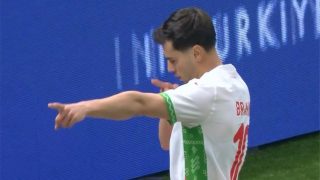 ابراهيم دياز يعادل رقم الأسطورة أحمد فرس