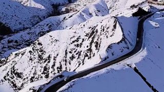 موسم الثلوج يُحيي مطالب إنجاز نفق تيشكا بين مراكش وورزازات