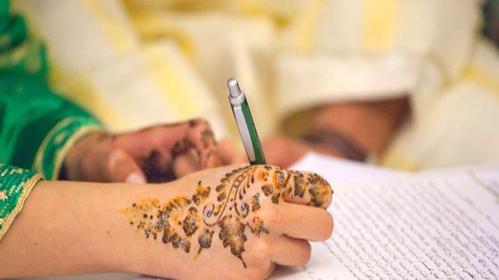 توصية الطلبة المغاربة بتأجيل الزواج تجر غضبا على وزير الصحة