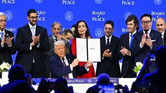 بتعليمات من الملك.. بوريطة يوقع بدافوس على الميثاق المؤسس لمجلس السلام