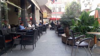 حملة واسعة لتحرير الملك العمومي تضع مقاهي الدار البيضاء تحت المجهر