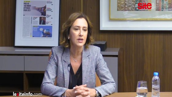 عمور ترصد إجراءات وزارتها لتطوير السياحة القروية والجبلية