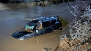 5 وفيات واعتماد التعليم عن بعد جراء الأمطار الغزيرة بعمان