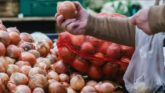 أسعار البصل تقفز في الأسواق وسط جدل حول تعدد الوسطاء