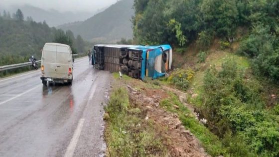 انقلاب حافلة لنقل المسافرين نواحي شفشاون