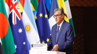 أخنوش في قمة الطاقة النووية: المغرب يراهن على مزيج طاقي متنوع وحلول منخفضة الكربون