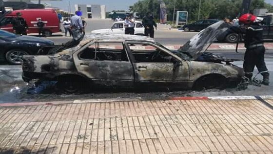 النيران تلتهم سيارة وسط البيضاء