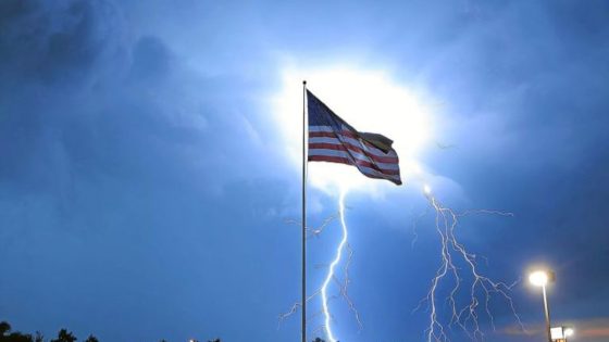مقتل 8 أشخاص بأمريكا جراء أعاصير مدمرة
