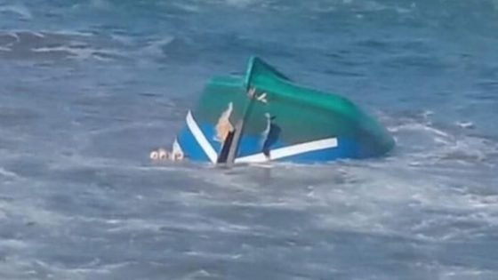 شاطئ تكاض يلفظ جثة بحار ثالث بعد فاجعة انقلاب قارب صيد