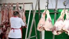 ارتفاع أسعار لحم الغنم في المغرب بفعل زيادة الطلب الموسمي وتعثر عمليات الاستيراد