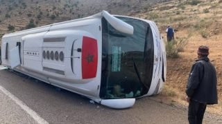 شقيق سائق ضحية انقلاب حافلة بتزنيت يناشد الملك للتكفل بعلاجه