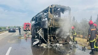 حريق مهول يلتهم حافلة لنقل المسافرين نواحي مكناس -صور