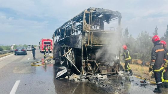 حريق مهول يلتهم حافلة لنقل المسافرين نواحي مكناس -صور