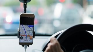 الداخلية تعكف على إعداد تصور لنقل الأشخاص عبر التطبيقات الرقمية