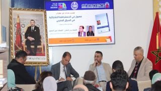 لقاء علمي بمعرض الكتاب يفتح ملف الديمقراطية التشاركية في المغرب