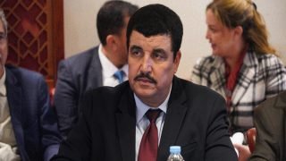 رابح” ينتقد التسيّب داخل الجامعات ويحذر من صناعة “الدكاترة الفارغين