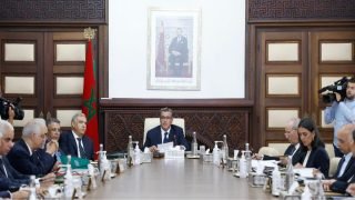 أخنوش يعلن إلغاء الساعة الإضافية بالمغرب