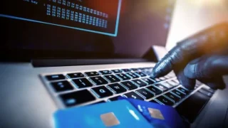 الهواتف الذكية في مرمى القراصنة..تصاعد استهداف التطبيقات البنكية