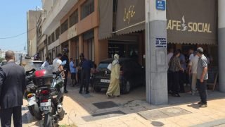 سيارة تقتحم مقهى وتتسبب في إصابة 3 أشخاص وسط البيضاء
