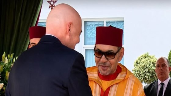 الملك يستقبل رئيس الفيفا ونجوم المنتخب المغربي