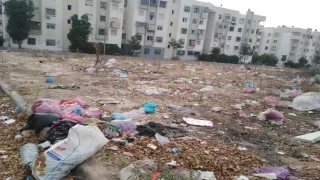 الهروايين..تكدس الأزبال داخل الإقامات السكنية يشعل غضب السكان