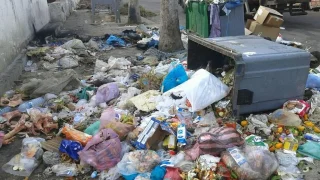 مدينة الجديدة تحت جبال القمامة…عودة أزمة النفايات المنزلية للشوارع