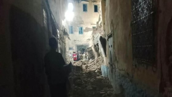 انهيار منزل من 3 طوابق بالقصر الكبير