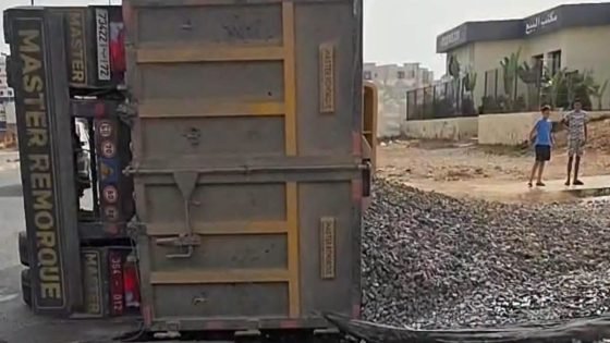 انقلاب شاحنة محملة بـ”الكياص” يثير الاستنفار بالبيضاء