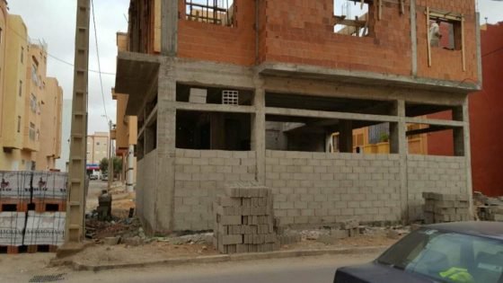 فتاة تحاول الانتحار من الطابق الثالث لعمارة في طور البناء بأكادير